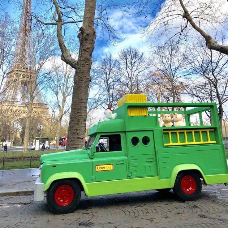 creapills's tweet photo. À Paris, Uber met à disposition gratuitement 6 voitures-jouets pour retrouver votre âme d’enfant - https://t.co/6D7MfYfbjW https://t.co/PqUYmfVA5v