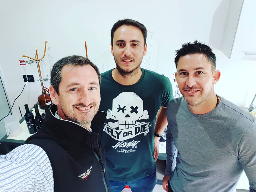 CristianMoor's tweet photo. Hoy desayunamos bien... #Cosecha2017 y #Cosecha2018 con @Gabelhausen y @bastias_luciano #LoQueViene @BodegaCDS https://t.co/nCMQeSa89d