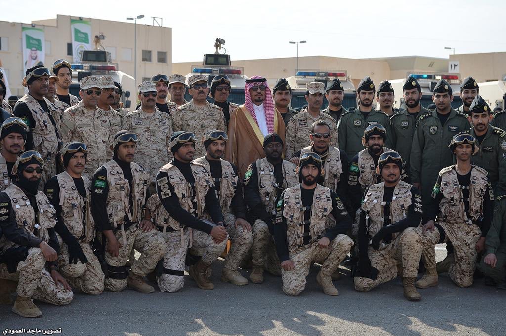 sanggovsa's tweet photo. ٦ـ ثم ألقى سمو وزير الحرس الوطني كلمة بهذه المناسبة أشاد فيها سموه بما شاهده من تنفيذ لفريضات التمرين ، وفي نهاية التمرين التقطت الصور التذكارية لسموه مع الضباط والأفراد . https://t.co/AMHlrdTxIm