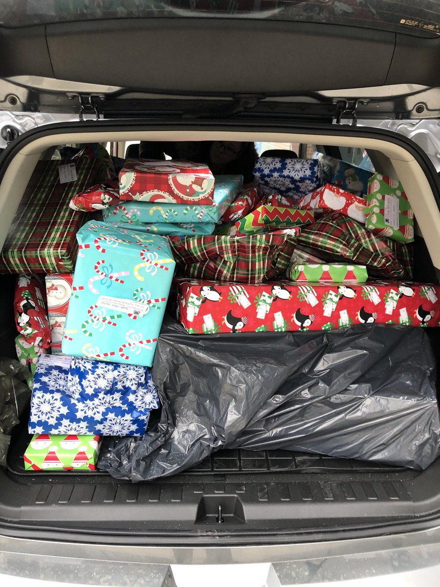 GraceBaldwinGSC's tweet photo. Picking up gifts donated by @fwHearts to share with families staying in our family shelter. I am always amazed by the generosity of this amazing group! Thank you! @GoodShepherdHam https://t.co/Nfu5LYSqKG