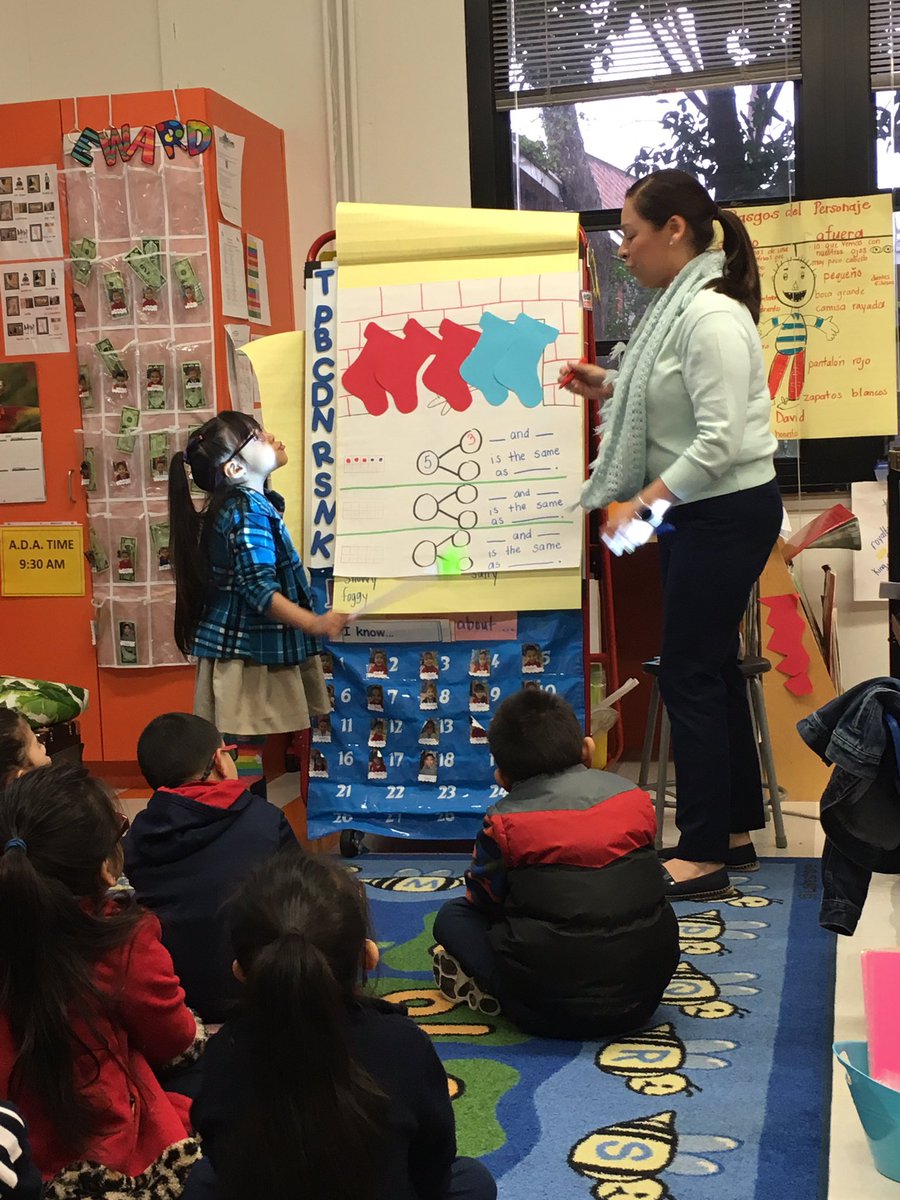 ortizteach's tweet image. Mrs. Guerra doing an amazing job with the preview/review of math during the morning message! Composing 5 in different ways using stockings. Love the visuals and sentence frames used. 📕📘#ThePughWay #PushItToTheNextLevel #DualLanguage
