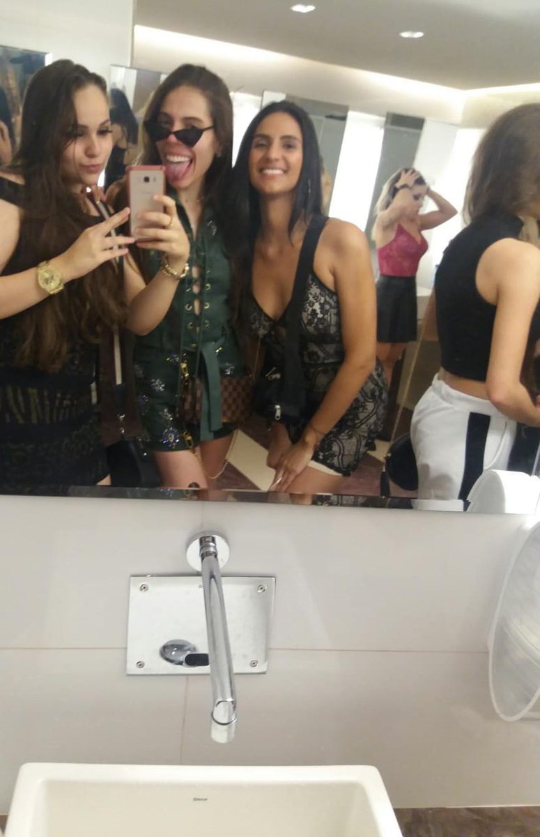 allana_lara1's tweet photo. Eu não valho nada 🕶☄✌ @kvshmusic #ksvh #house #fritas #bye #visage #sotrackboa #subinopalco #projetobye https://t.co/Q5cC8ZieqN