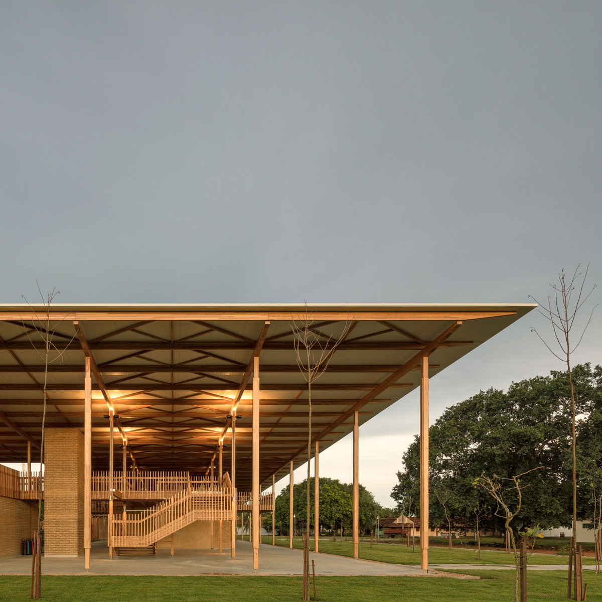 HouseUP_UK's tweet photo. A school boarding facility designed by #architecture studios Aleph Zero and Rosenbaum, has won this year's RIBA International Prize.
It's Children Village, a 25,000-square-metre #complex on the edge of a rainforest in northern Brazil.
https://t.co/1KFhDtRnfb https://t.co/k7a76MLNTF