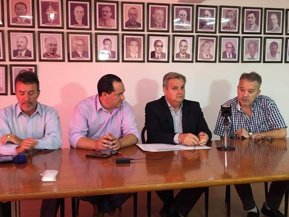gabrielrealpdp's tweet photo. #Chabás junto al Ministro de Gobierno, Pablo Farías, y el Sec. de Municipios y Comunas, Carlos Torres,  nos recibió el Pte.Comunal Lucas Lesgart.

Hicimos entrega de cheque por fondo de Obras Menores por un monto de $ 1.360.000 para la adquisición de una barredora. https://t.co/OGgu8MKfDh