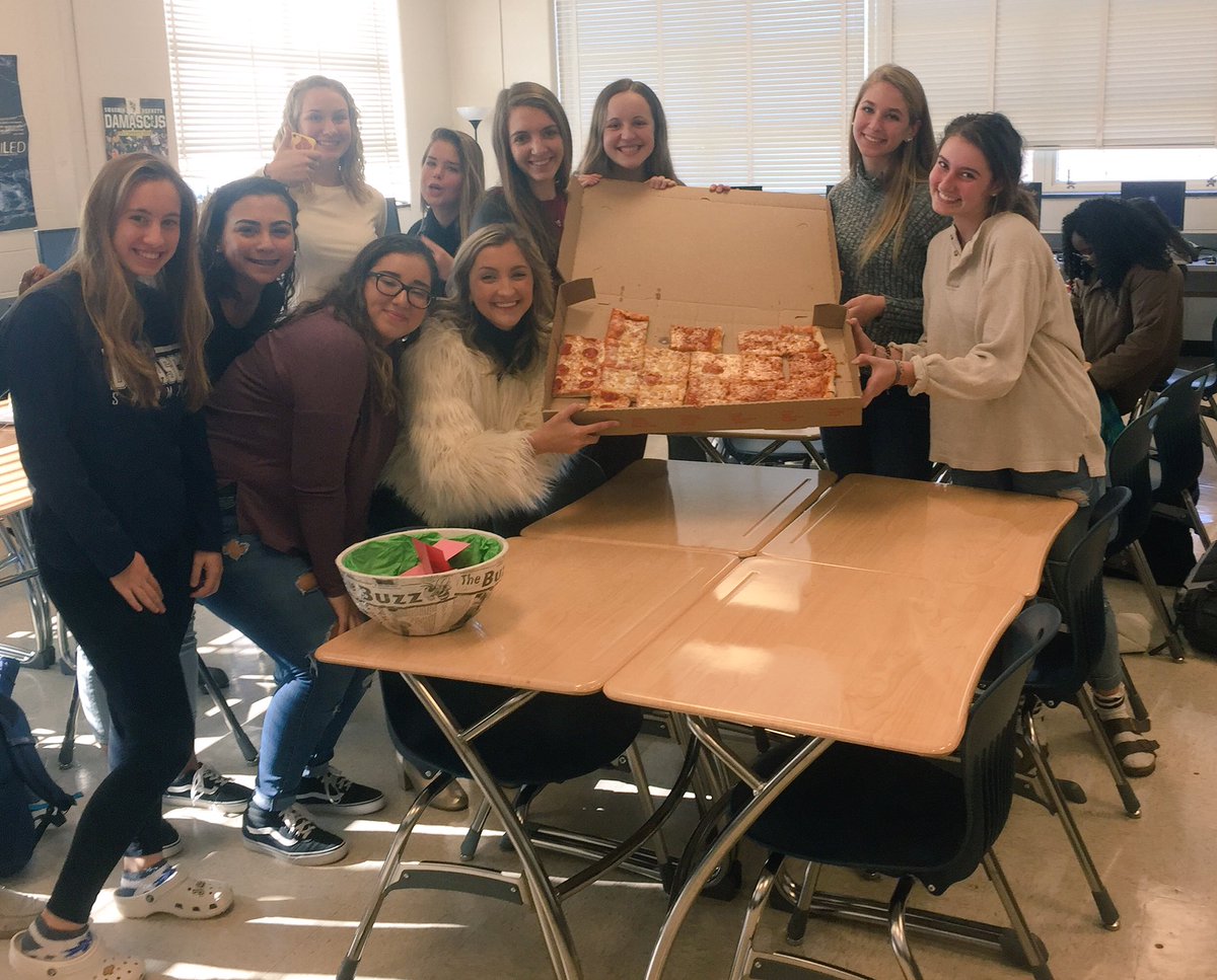 A successful snap cup yesterday to celebrate Issue 2’s production cycle! 🗞🐝