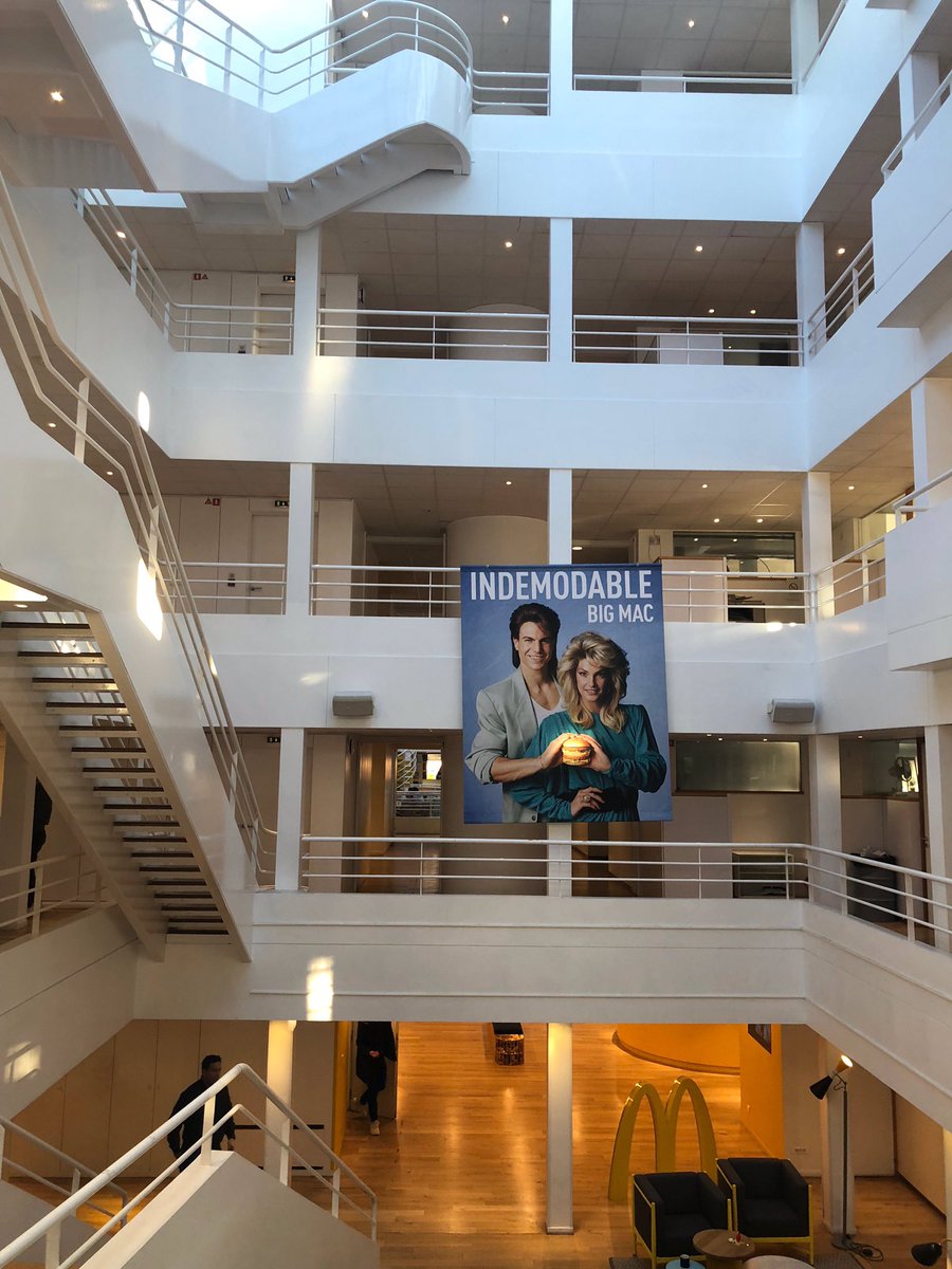 rvrinc's tweet image. Le Big Mac prend le soleil à l’agence, pépère 😎 #BigMac50 #indemodable