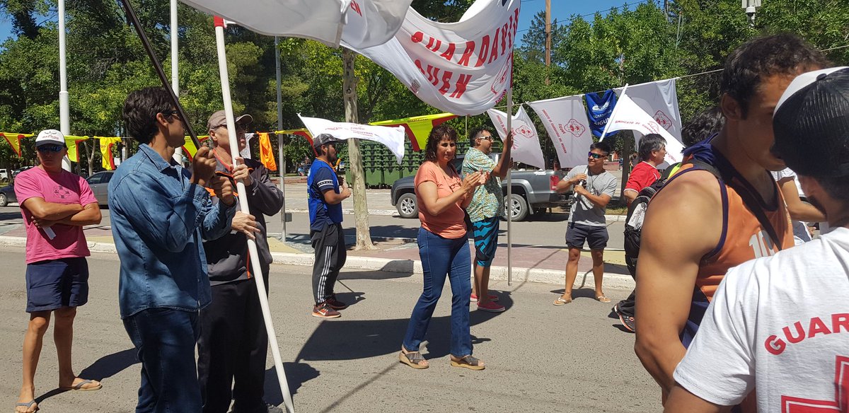 AngelicaLagunas's tweet photo. INTENDENTE PERESSINI, RESPUESTA YA A LOS RECLAMOS DE LOS GUARDAVIDAS!!!!
#ReincorporaciónYaDeLosGuardavidas.
#AperturaDeTodosLosBalnearios
#CondicionesDeSeguridad
https://t.co/NrVFa6CoB1 https://t.co/1bTVgZV8aW