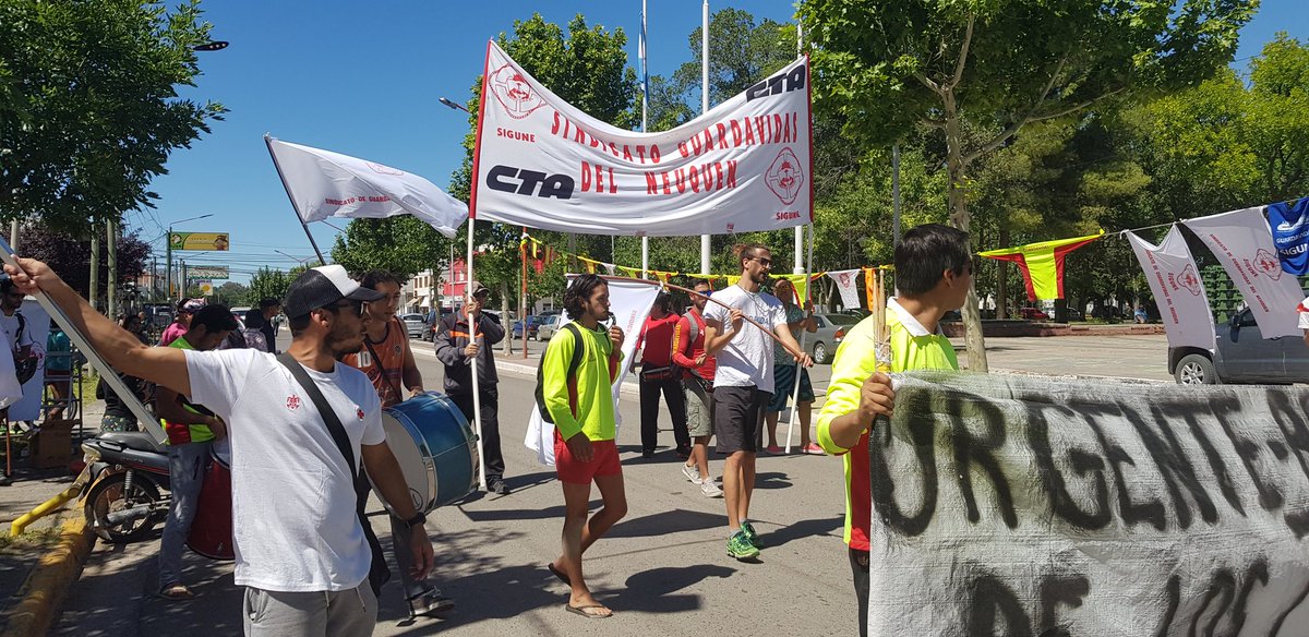 AngelicaLagunas's tweet photo. INTENDENTE PERESSINI, RESPUESTA YA A LOS RECLAMOS DE LOS GUARDAVIDAS!!!!
#ReincorporaciónYaDeLosGuardavidas.
#AperturaDeTodosLosBalnearios
#CondicionesDeSeguridad
https://t.co/NrVFa6CoB1 https://t.co/1bTVgZV8aW