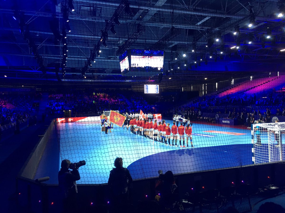 LigueCentreHand's tweet photo. 150 collégiens et lycéens (Lyc. Alain Fournier/Coll. St Exupery-Bourges et Coll. Rameau et LaBruyere-Tours) sont à Nantes grâce au dispositif #TousPrets de @ffhandball et @Sports_gouv ! 👏🏻 Matchs décisifs & ambiance garantie! #Handballissime #RoadToBercy @EHFEURO https://t.co/1O6etGURoz