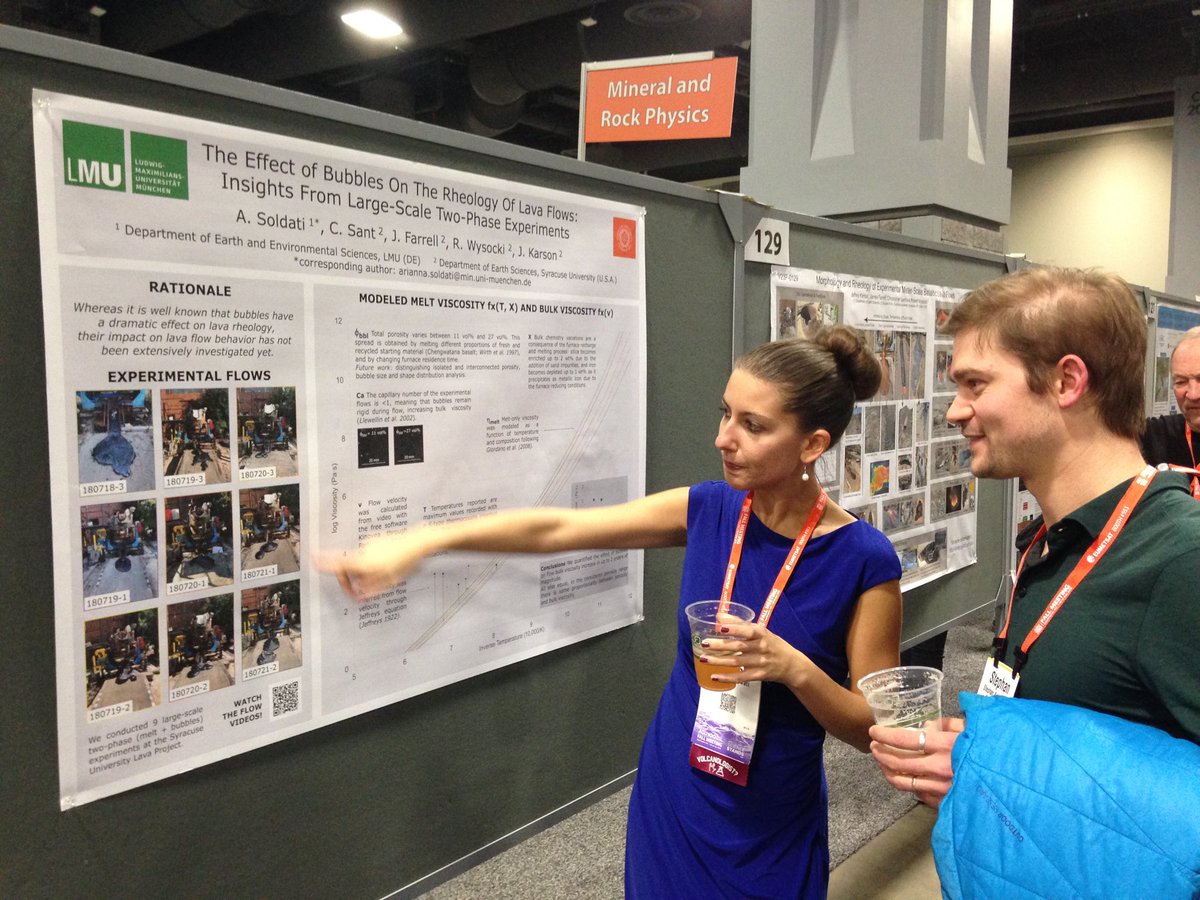 Bubbly lava flows! ⁦<a href="/SyracuseLava/">Syracuse Lava</a>⁩ ⁦<a href="/LMU_Volc/">LMU Volcanology</a>⁩ #AGU18