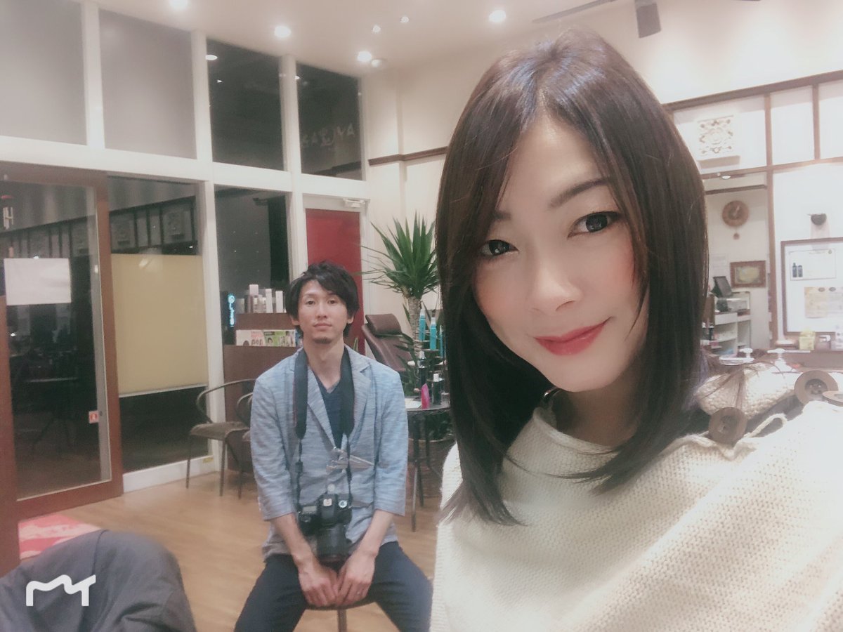 さいとうかおり La駐在妻 日本一時帰国中 千葉のおゆみ野の美容室 Gaya でトリートメントとカラーをしてもらってきました 冬カラー ロングヘアーへ伸ばしているので毛先はダメージを取ってもらう程度にカット スタイリングした後は写真を
