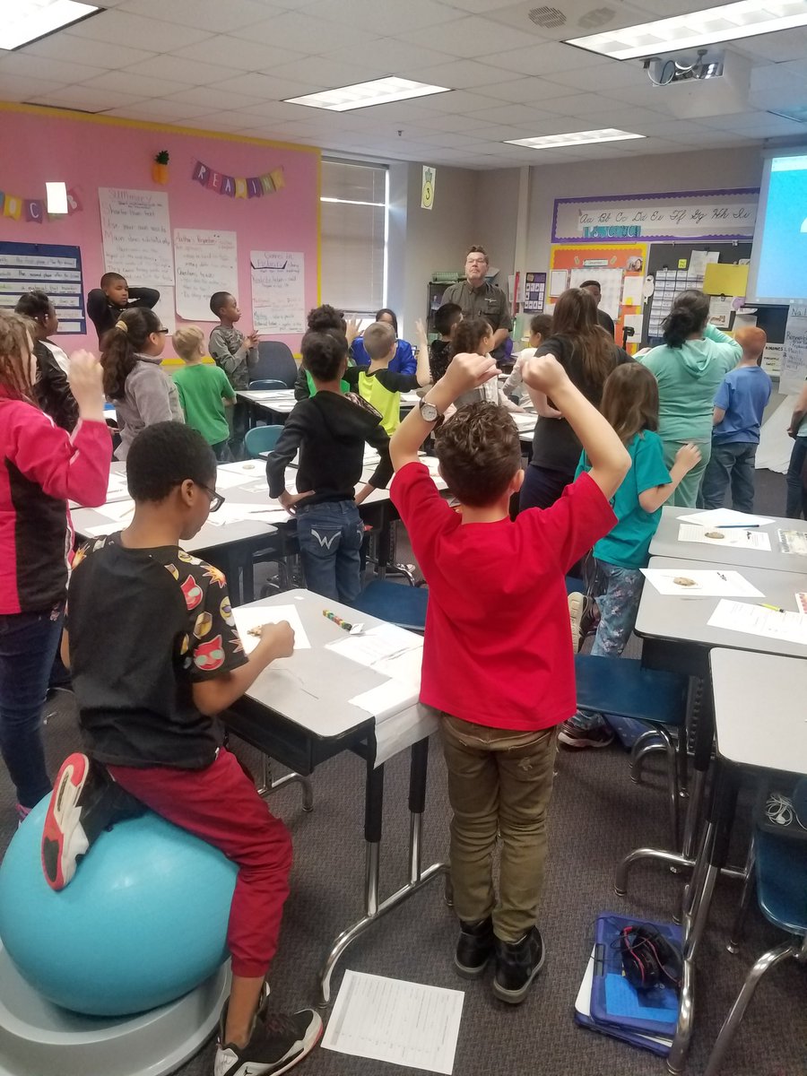 BrittonAWayne's tweet photo. Students LOVE science with @IXScience! #lovethesign @schuckm9 @WayneTwpSuper @dodsonmh https://t.co/ui4wizevHm