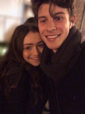 VzlaShawn's tweet photo. Shawn junto algunas fans anoche en Chicago, Illinois. https://t.co/05E6k4pkDz