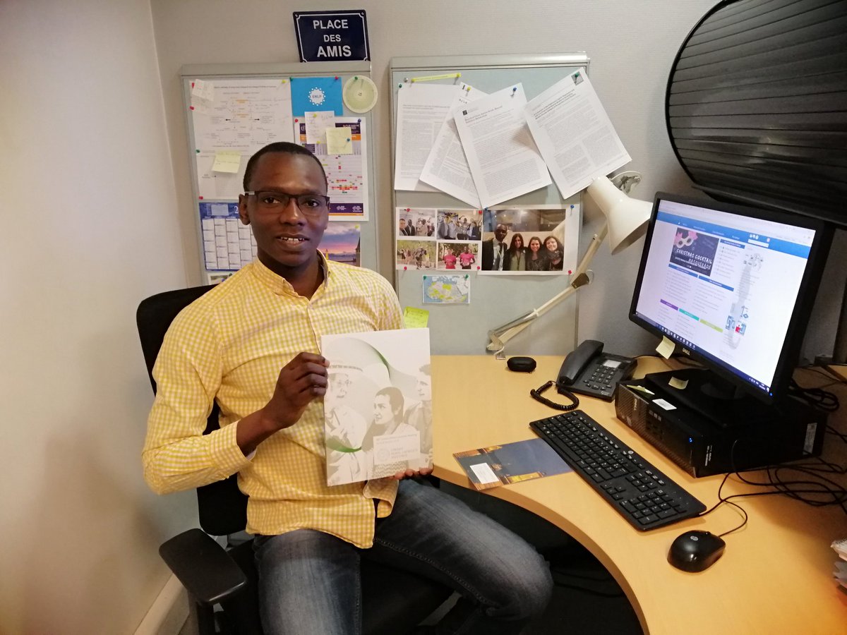 ElomAglago's tweet photo. Just received the 2018 report of the @lindaunobel and the #SeasonsGreetings Thanks to the team @clarityandchaos and Nadine Garber. Good luck preparing the 2019 meeting in #Physics. #alumni #lindau #alumni2011 https://t.co/sPmfpgI3WJ