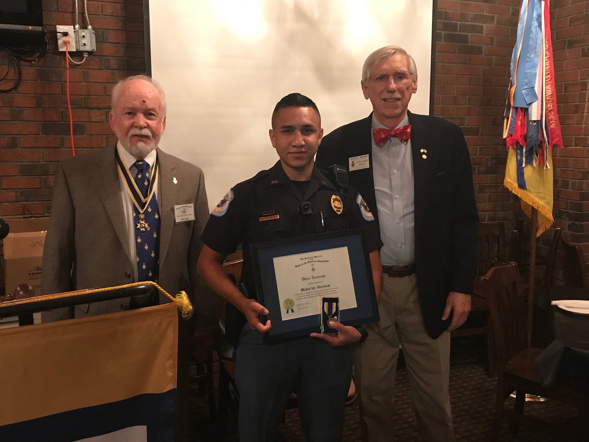 SAR_JohnCollins's tweet photo. Showing our appreciation and respect to our local heroes. Oscar receives the medal of heroism from the @SAR_JohnCollins #policedepartment #Heroes #respecttheblue https://t.co/JJsQkFwXdI