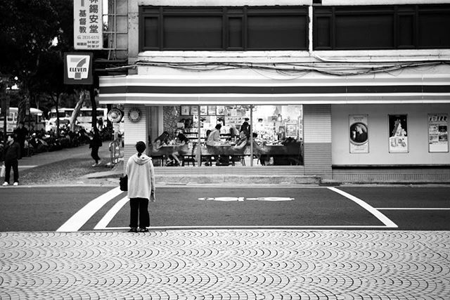 Horizontal kind of mood.
.
.
.
#BNW_PLANET_2018#photowall_bw#bw_mania#bwsquare#edits_bnw#ic_bw#streetphotographyinternational#justgoshoot#peoplecreatives#exploretocreate#passionpassport#monoart_#instagoodmyphoto#bnwphotography#monochrome#streetstyle#bnw_… ift.tt/2ErYdR6