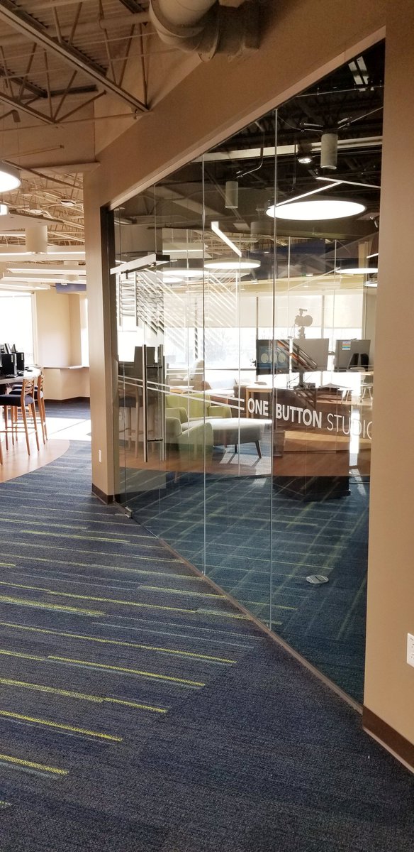 chelseabellay's tweet image. Fun morning with new friends touring @PennStateGV&apos;s new, and #innovative #KnowledgeCommons #naturallight #studyroom #gamingroom #onebuttonstudio