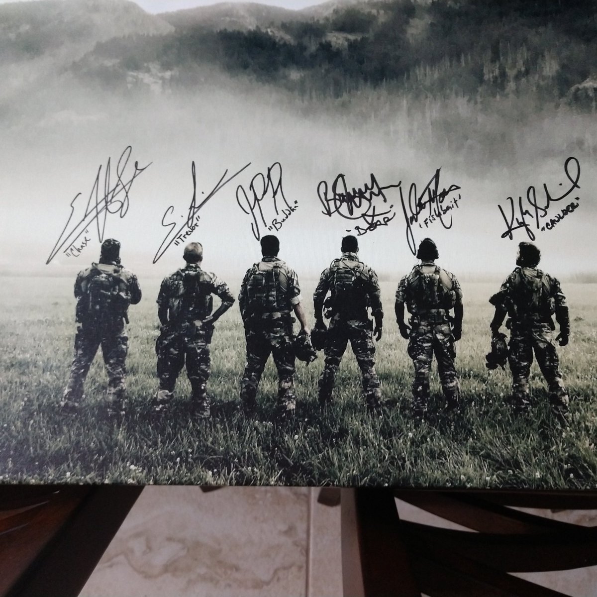 Can't wait to see <a href="/juanpabloraba/">juan pablo raba</a> @EdwinHodge <a href="/iamkyleschmid/">Kyle Schmid</a> @EricLadin <a href="/Jaylen_Moore/">Jaylen Moore</a> and <a href="/BarrySloane/">BS</a> again tonight. Also can't wait to see what that new project that apparently all fans are of SIX are going to love. #SIXseason3 #SIXRewatch #SaveSIX