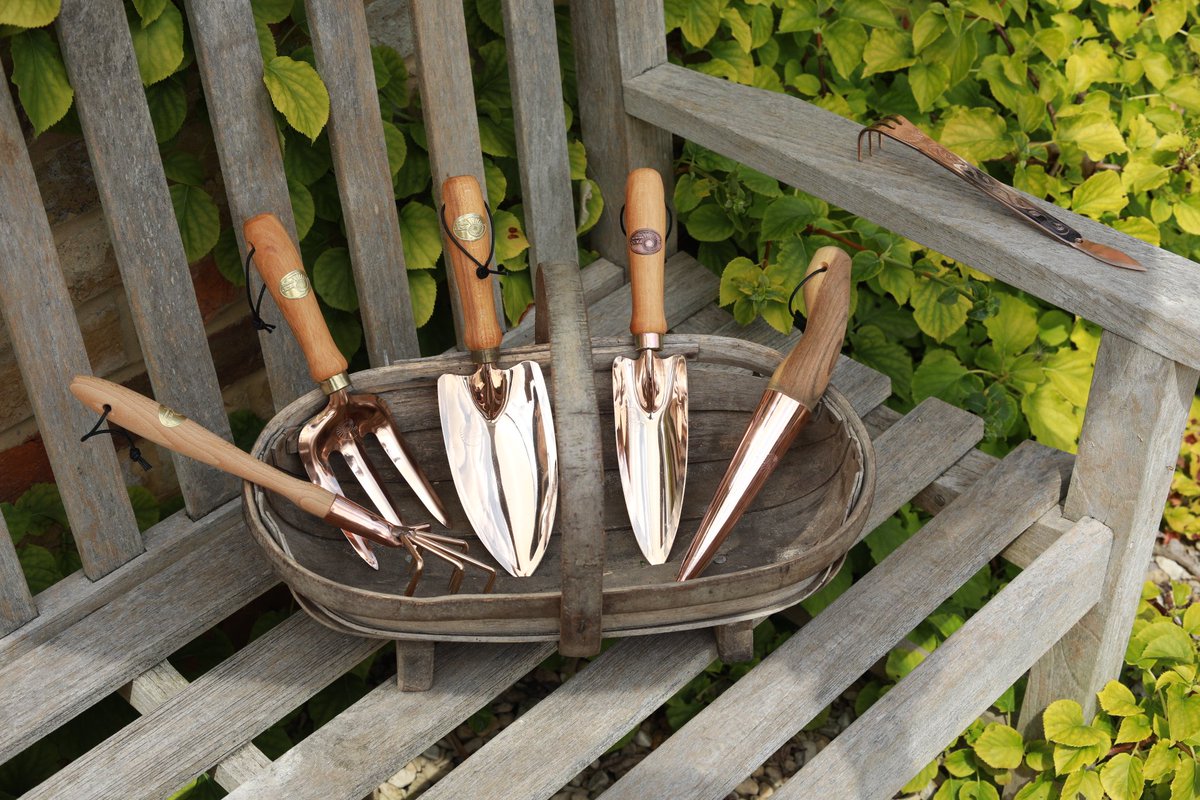 Copper Gardening Tools. 
Lifetime guarantee and anti slug properties. The perfect gift for a gardener - £34.95
10% off and FREE postage until 22.12.18. 
Use code - christmas gift 2018 - at checkout.
thegardenhouse.net/product-catego…