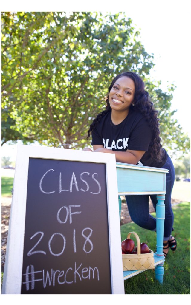 SterlyPOP's tweet photo. ๐Iโm feeling extra blessed today! I graduate college in two days! ๐ฉ๐ฝโ๐ซ
I canโt wait to teach yโall babies!
๐ธ: @local_african
#ttublackgrad
#blackgirlsteach
#wreckem https://t.co/w0RilvSOeN