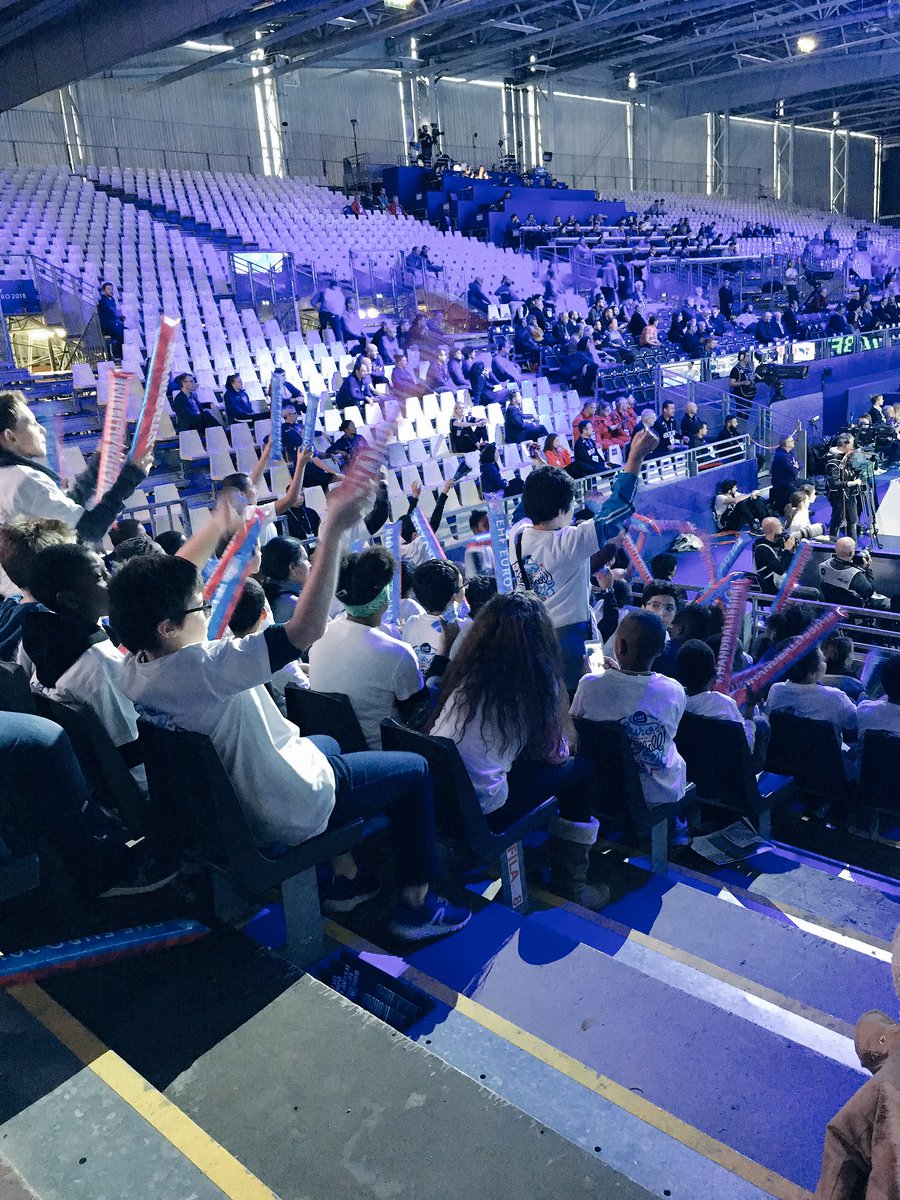 s_renouf's tweet photo. Ambiance #Handballissime dans les tribunes du Hall XXL avec de jeunes supporters venus grâce au dispositif #TousPrets 🙌
#DENMNE
#Citoyennete https://t.co/L5Or8PxKOJ