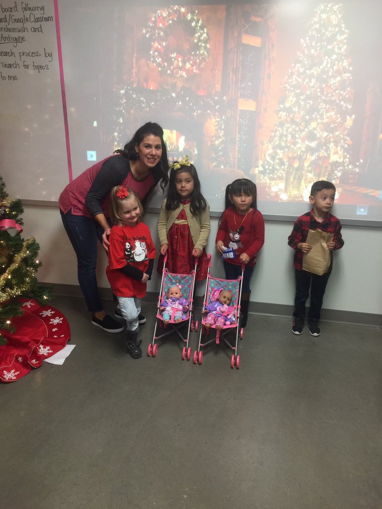 ReadSomeMoore's tweet photo. Yesterday was magical! My 2A class, along with a few other co-workers, were able to bless 5 sweet kids (ages 3 and 4) with Christmas, complete with Santa and Elsa๐#BengalUp #ProjectAdoption #teacherlife #coachswife @braswellhs https://t.co/DaMG3lAmW0