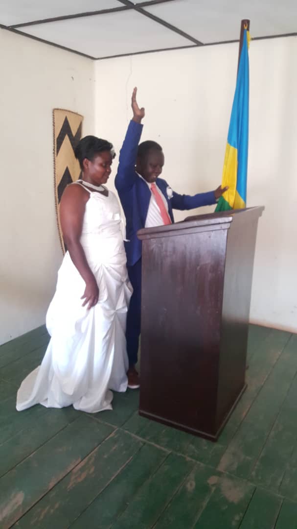Uyu munsi taliki 12/12/2018, Ku bufatanye bw'amadini n'amatorero akorera mu murenge wa <a href="/BusasamanaS/">Busasamana Sector</a> Akarere ka <a href="/NyanzaDistrict/">Nyanza District</a> twasezeranyije imiryango 12 yabana bitemewe n'amategeko. Iyi miryango yatangaje ko ubu imibanire yabo igiye kurushaho kuba myiza.