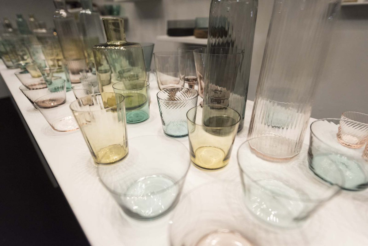 How to bring a touch of glee and brightness at your #ChristmasTable? Colour, colour and colour!

Browse MUN by VG catalogue and let you inspire ▶️vgnewtrend.it/public/catalog…

mundeluxevenezia.it

#Christmas2018 #Natale2018 #ChristmasIsComing #tabledecor #glassware #tableware