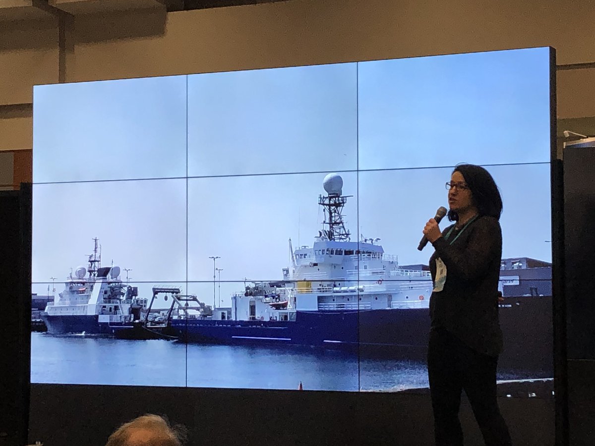 NASA_NAAMES's tweet image. The NASA ocean science story continues at the hyperwall with an overview of EXPORTS from Dr. Paula Bontempi and Dr. Ivona Cetinic #2018AGU