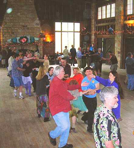 This Saturday from 7-10pm beat the cold with us at our Old-Time Dance at
St. John's Episcopal Church with the McKenzies playing and Cindy Harris calling! Bring the whole family and join us for some fun this holiday season! 🎄🕺💃 #makingmusichappen #cwv #holidaydance