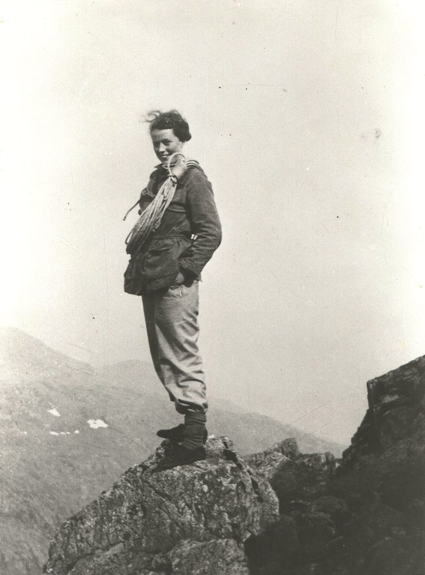 Team_BMC's tweet photo. Have you heard of Alice (Jammy) Cross? She's in the spotlight this #WomenRockWednesdays!
Read all about how she challenged climbing conventions of days past on Instagram:
https://t.co/utuTFG7fzc
βπͺπ» #girlguidesgoplaces #crossontop #olddungeonghyll
πΈ FRCC Archive https://t.co/dOFNTg8siX