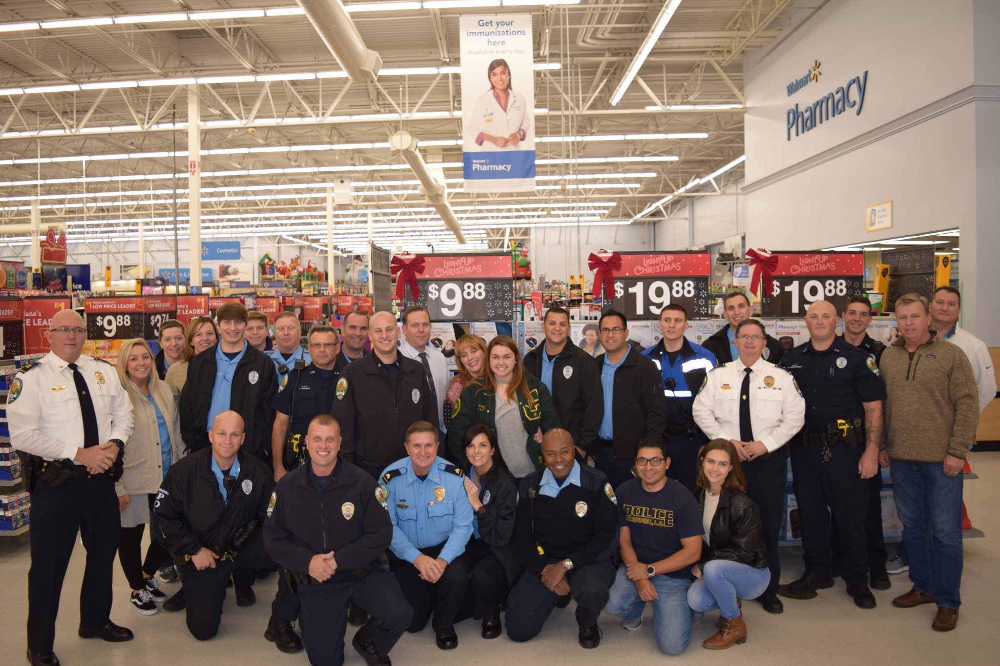 Kenner PD on Twitter "Kenner Police officers help area children at the