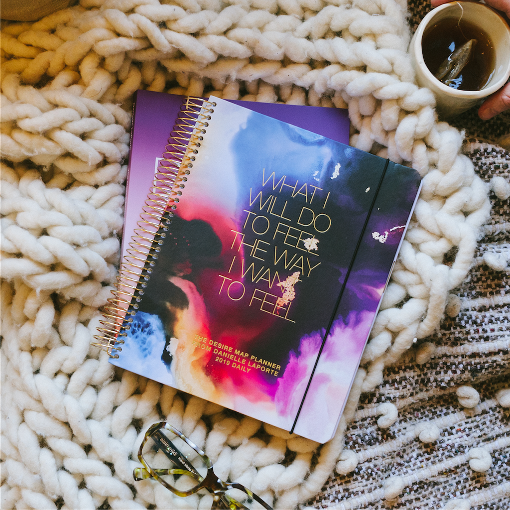 DanielleLaPorte's tweet photo. Dealio of the day: The DAILY Planner (with the 😍✨art cover) is ready to help you rock your 2019 intentions. 50% off for 24 hours. Fly: https://t.co/0QP5CR4jzC #DesireMap #Planner #2019 #CoreDesires #Goals https://t.co/ftnBKYQfxk