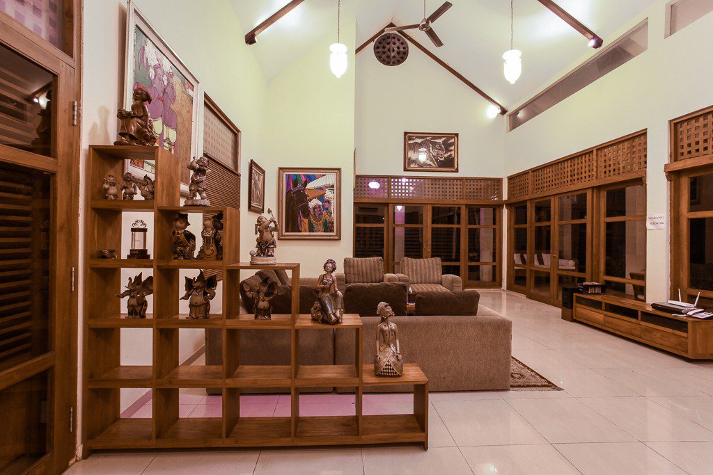 AB23KOS's tweet image. GuesthouseJl. Padma No.66A, harian 
1. Tipe A: Rp.750.000/malam
2. Tipe B: Rp. 550.000/malam
3. Tipe Family Rp.2.000.000/malam
Fas: Kamar mandi dalam, outdoor view-golf view hyatt, living room, dining room, swimming pool, kitchen, taman. wifi, TV,etc. Please contact: 082226293091