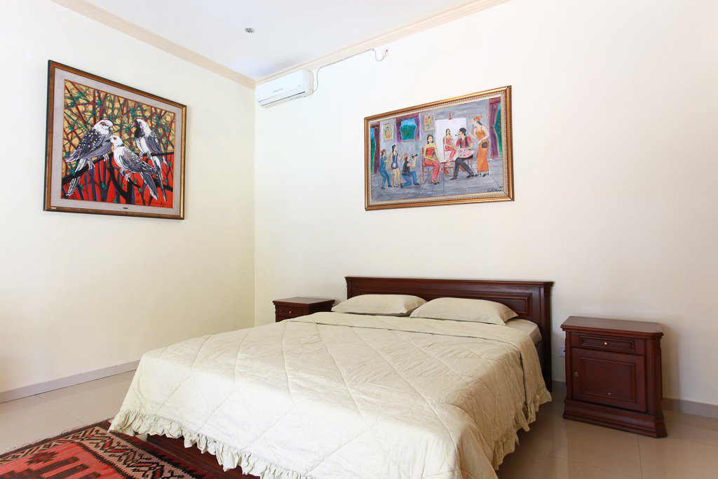 AB23KOS's tweet image. GuesthouseJl. Padma No.66A, harian 
1. Tipe A: Rp.750.000/malam
2. Tipe B: Rp. 550.000/malam
3. Tipe Family Rp.2.000.000/malam
Fas: Kamar mandi dalam, outdoor view-golf view hyatt, living room, dining room, swimming pool, kitchen, taman. wifi, TV,etc. Please contact: 082226293091