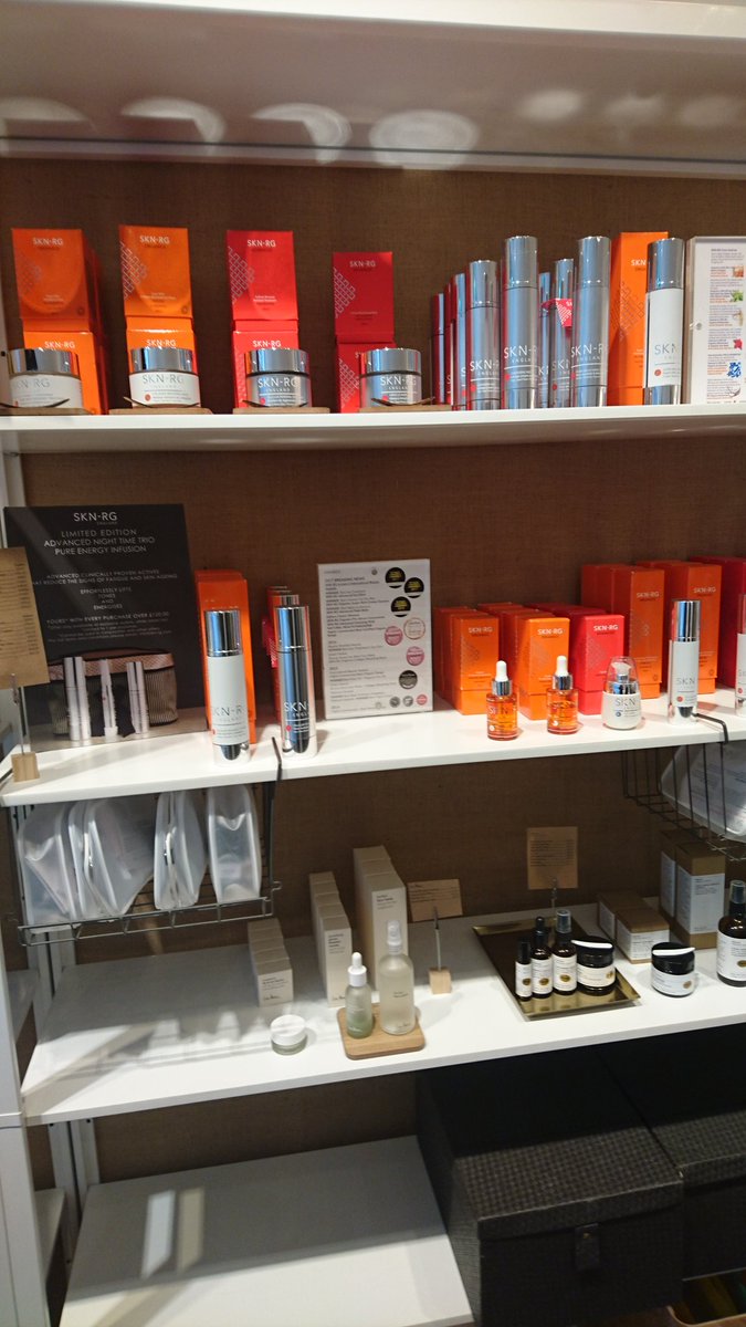 SKN_RG's tweet photo. Fantastic training day at #lefix great staff incredible #treatments book #skn_rg #facials just off #OxfordStreet #Londonislovinit #vegan #certified #organic #results #driven https://t.co/I92v9zwOdb