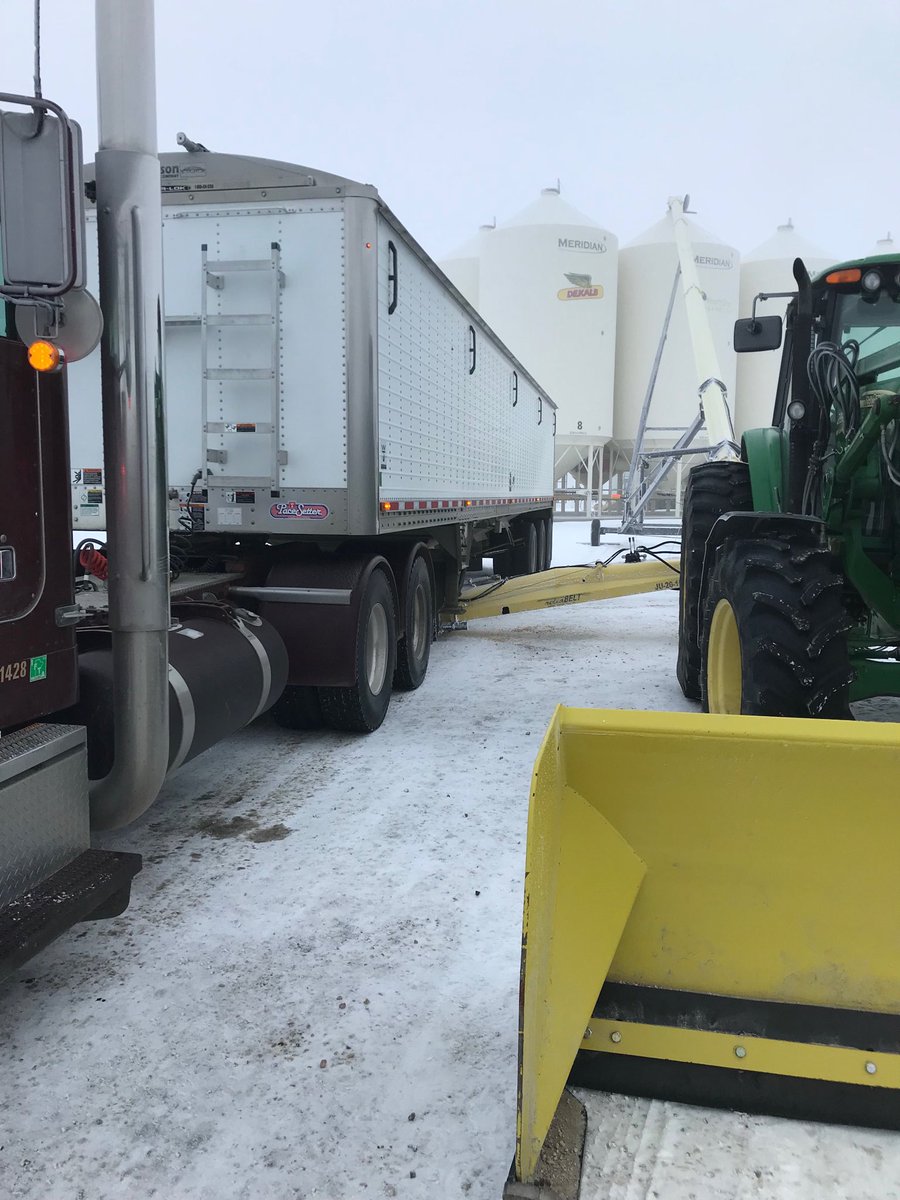 Last load of beans in 2018. #northstargenetics #NSCRicher #oldfaithful ⁦<a href="/FieldofDreamsCA/">Building Your Field of Dreams</a>⁩