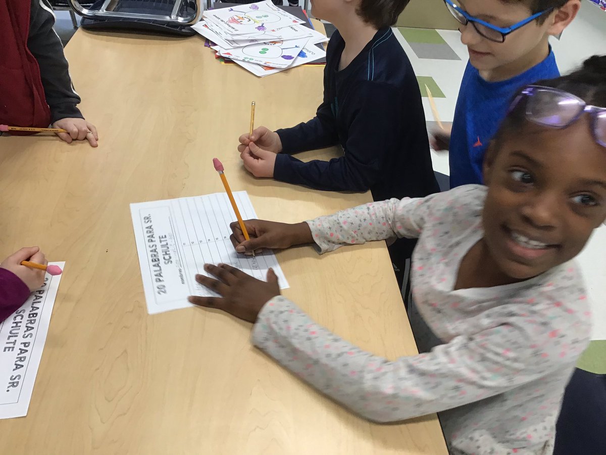 Students=teachers! ¡Estudiantes=maestros!Brainstorming Spanish words to teach their home room teacher! #Goal-setting #synergize  #oakpark97 #holmeshawks