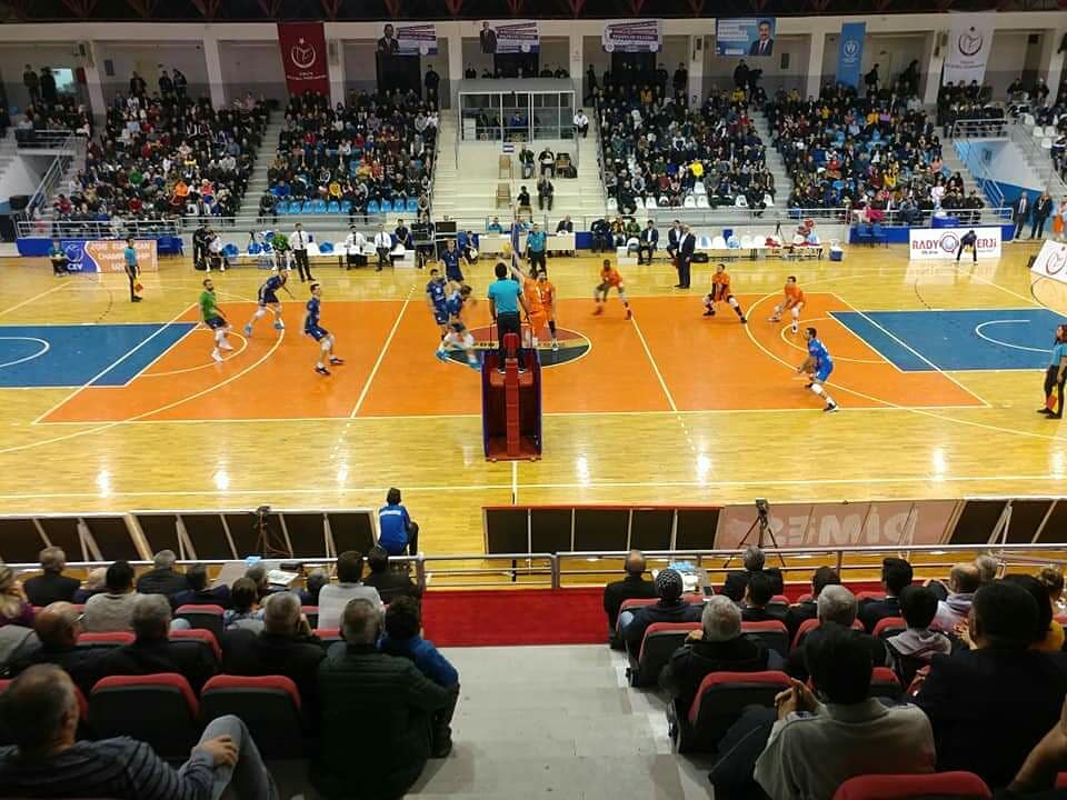 Maç Sonucu: Tokat Belediye Plevne 3:1 Halkbank
1.Set:20-25
2.Set:26-24
3.Set:25-23
4.Set:25-20