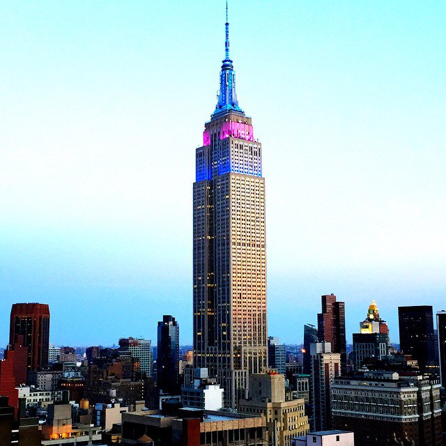 EmpireStateBldg's tweet photo. Dream wedding:

Hotel: @GrandHyattNYC 🏩
Dress: @kleinfeldbridal 👗
Breakfast: @stategrill 🥂
Airfare: @turkishairlines 💞
Honeymoon: @PalmBeachesFL &amp; @BocaResort  🏖️

The winning couple in our 25th Annual V-Day Weddings contest will get it all: https://t.co/06ifRQMxvm #ESBeMine https://t.co/F4kCkywccv