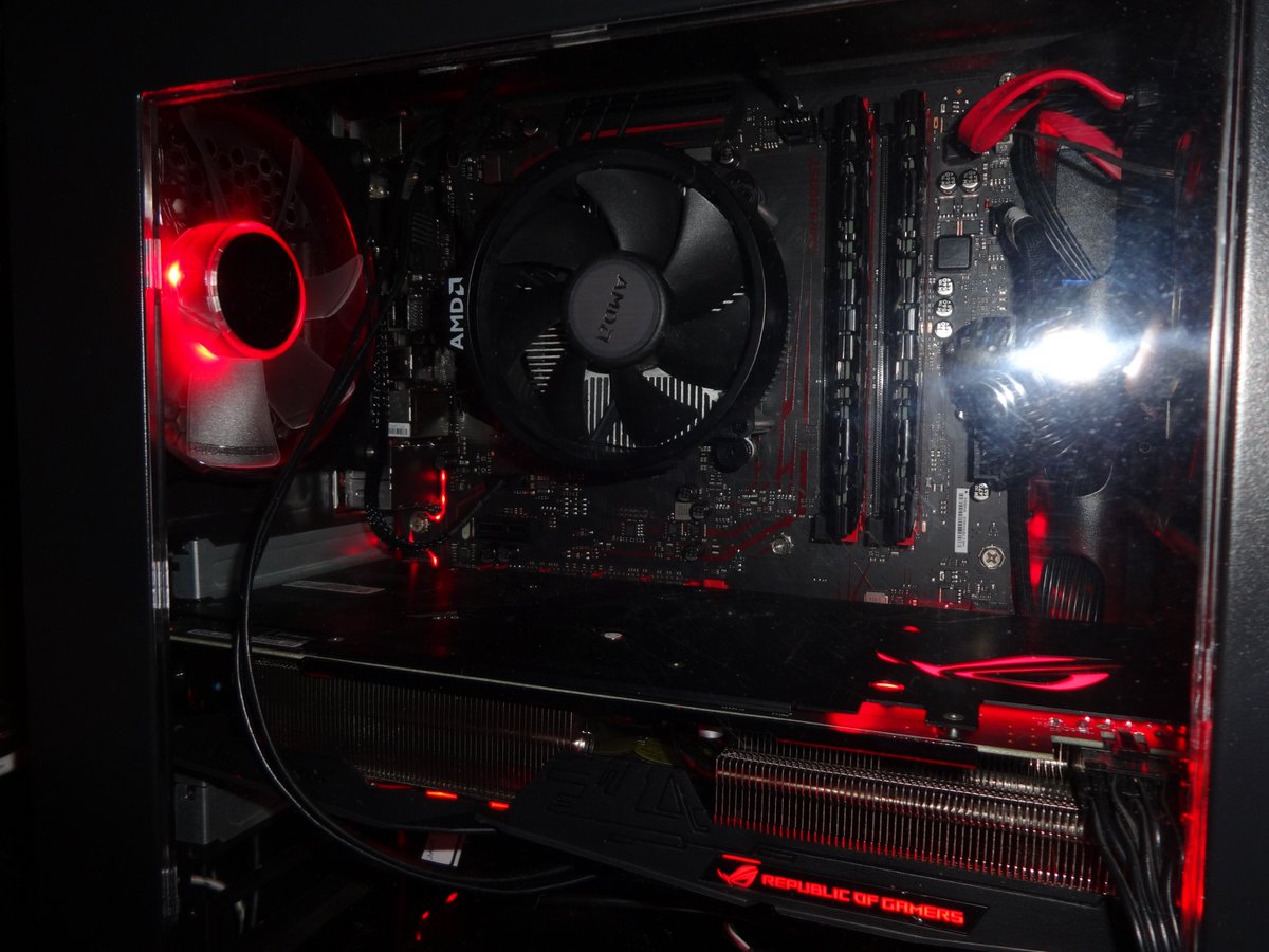 RQSdevine's tweet photo. @AMDRyzen @AMDRyzen #JustAddWrapping #Sweepstakes I would love a Ryzen 2700 all 🎁wrapped up. https://t.co/RpnXdydN2s