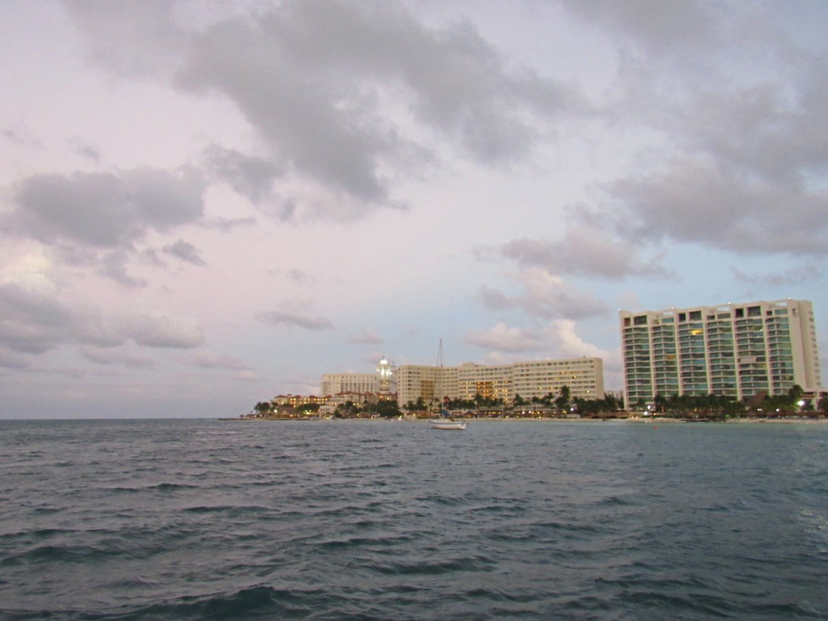 Boat days are the best days! A little pre-event gearing up for the annual Christmas Sunset Boat Parade next Sunday Dec 16 #sunsetbp #Cancun <a href="/sunsetworldnet/">Sunset World</a>