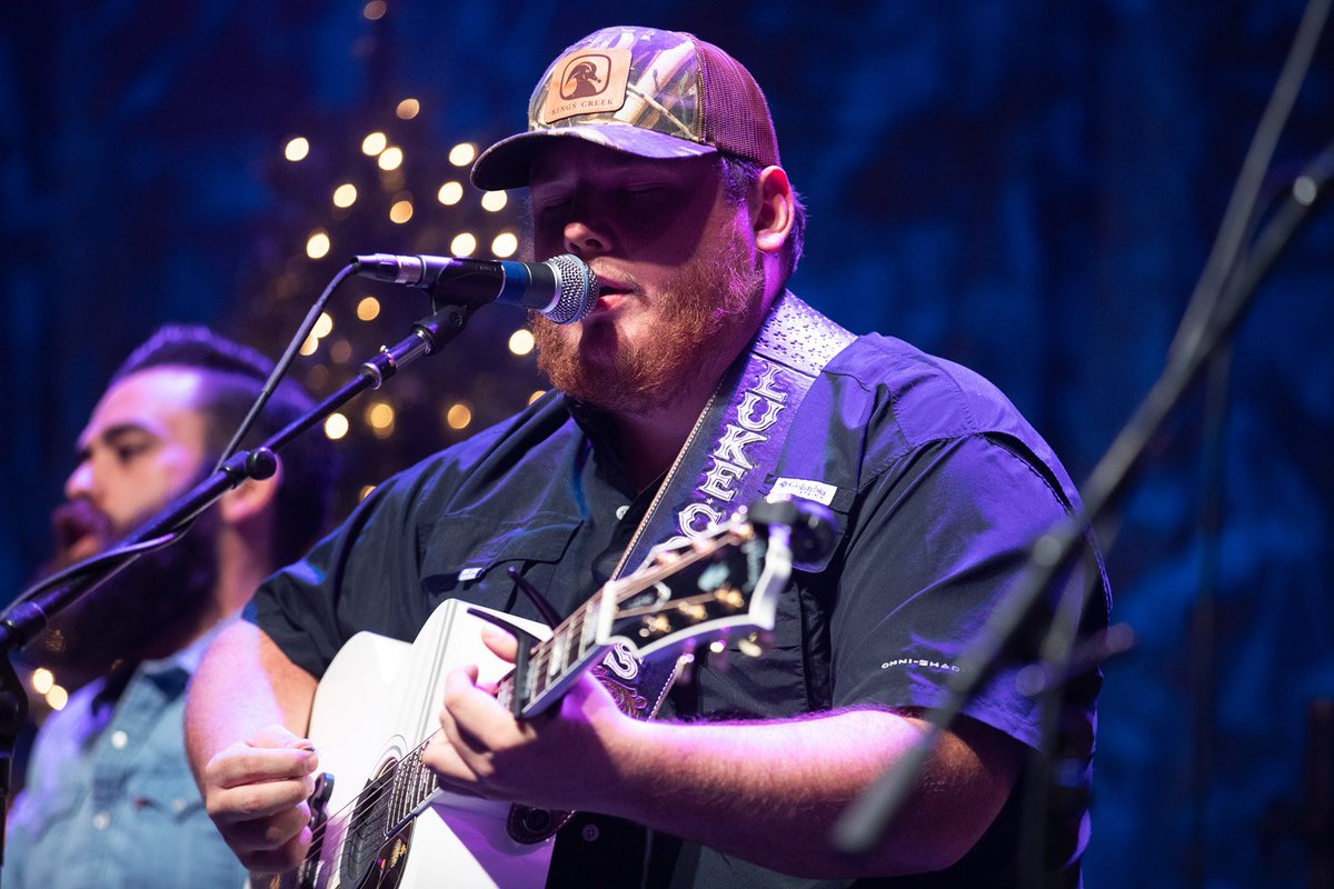 SeattleWolf's tweet photo. If you're like us, you want #LukeBack in Seattle! Help us bring @lukecombs back by signing this petition! ⭐️💯😍
.
https://t.co/CmErqLcXqP
#WolfpackWantsOurLukeBack https://t.co/kTznDDhmlz