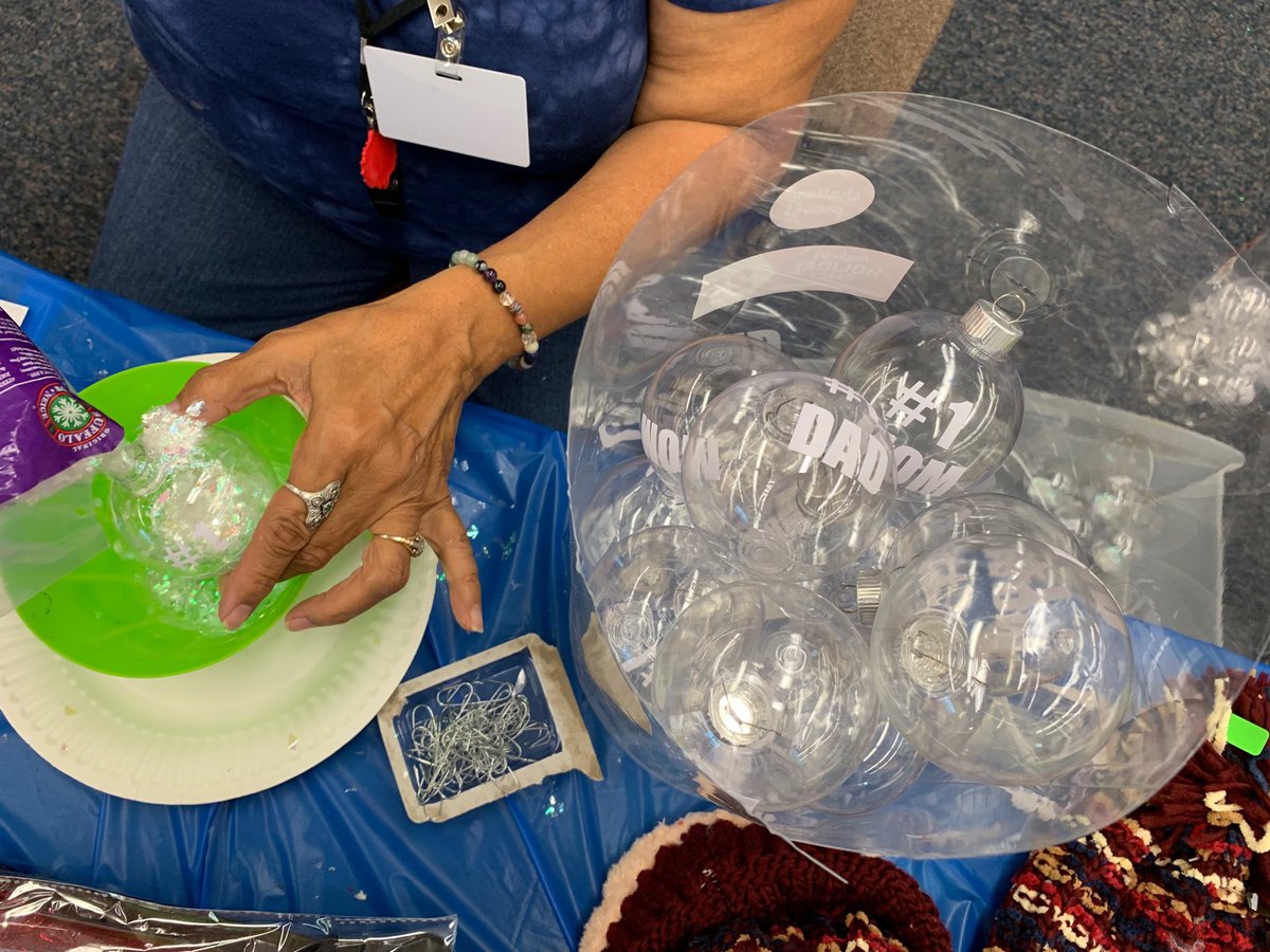 AMilversted's tweet image. Our fabulous PTO is hand-making ornaments for our students to purchase at our annual Holiday Boutique!  They put on the letters and are now filling them with glitter!  #awesomeidea #marshallrocks ⁦@EJMarshallPTO⁩ ⁦@JoshRegerAP⁩