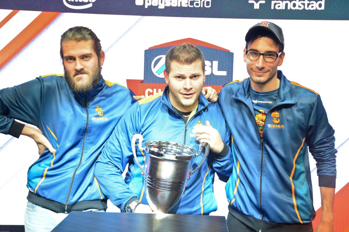 Guntofire's tweet image. Notre contrat actuel arrivant bientôt à son terme, nous recherchons, en accord avec @beGeniusESC, une nouvelle structure avec qui évoluer et continuer à performer en 2019.
N'hésitez pas à contacter notre manager @Clo_Hs pour plus d'info.