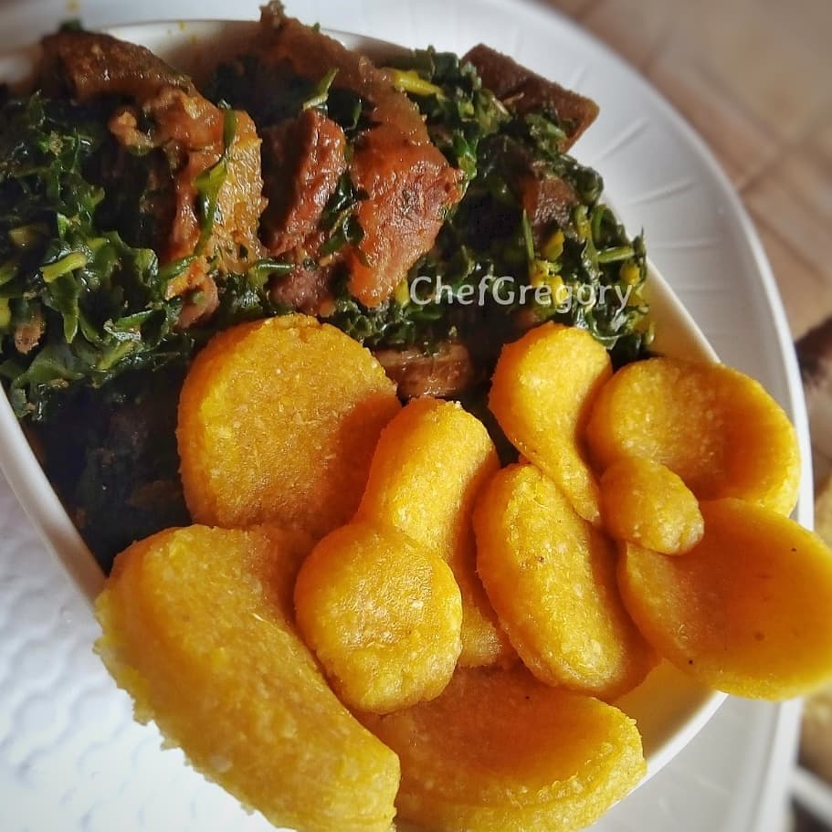Seyeneotu's tweet photo. If I must have Garri, then it has to be really little, with a lot of Soup and I don't mind it being pretty too 🤗
.
Soup: Edikangikong.
.
This meal can be ordered for via Dm or what app : 08163773375.
.
#Chefgregory
#Dince
#Diaryofanigerianchef https://t.co/ABhTq4JQKo