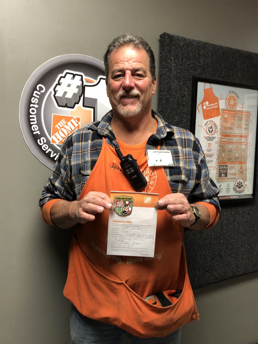 CharlesEmblerHD's tweet photo. Jeff Marshall the Christmas Tree king! Thanks for taking ownership.#248#3629 @StacyWaltonTHD @JimSimmonsHD @Nichole_Hd @Fuller10j @PHTHD @SteveGo56648603 @akg3953 https://t.co/nzz5lvr2ZA