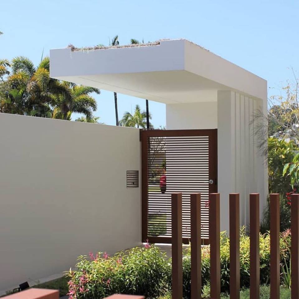 Dreaming of warmer weather?  Check out this Knotwood entrance in Australia but just as equally functional and attractive for here in Nova Scotia, too. (Photo by Knotwood) #knotwoodcladding #exteriordesign