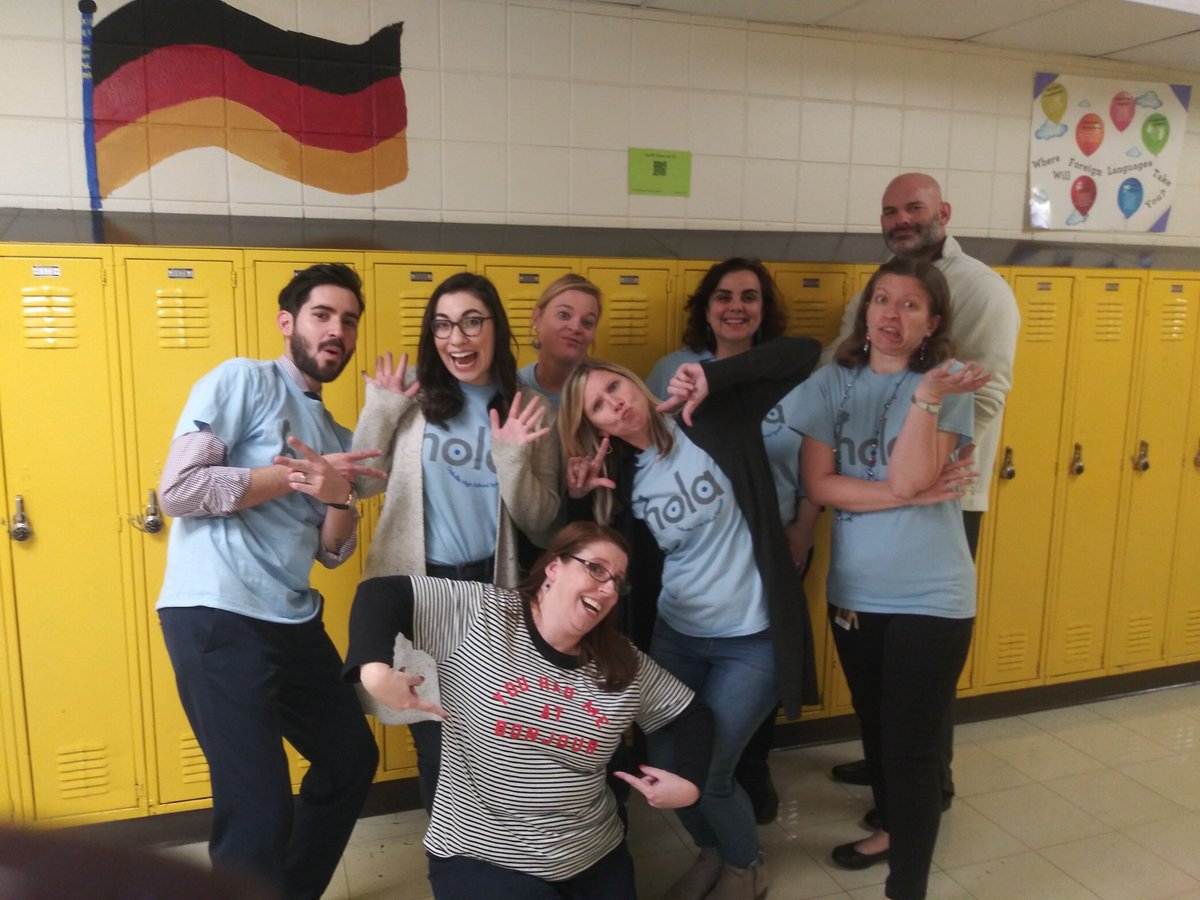 ProfesoraSIrwin's tweet photo. Family Photo Day with the OHS Foreign Language Department! #holidaydressupdays #presentsforpaws https://t.co/BuJpFqqdJQ
