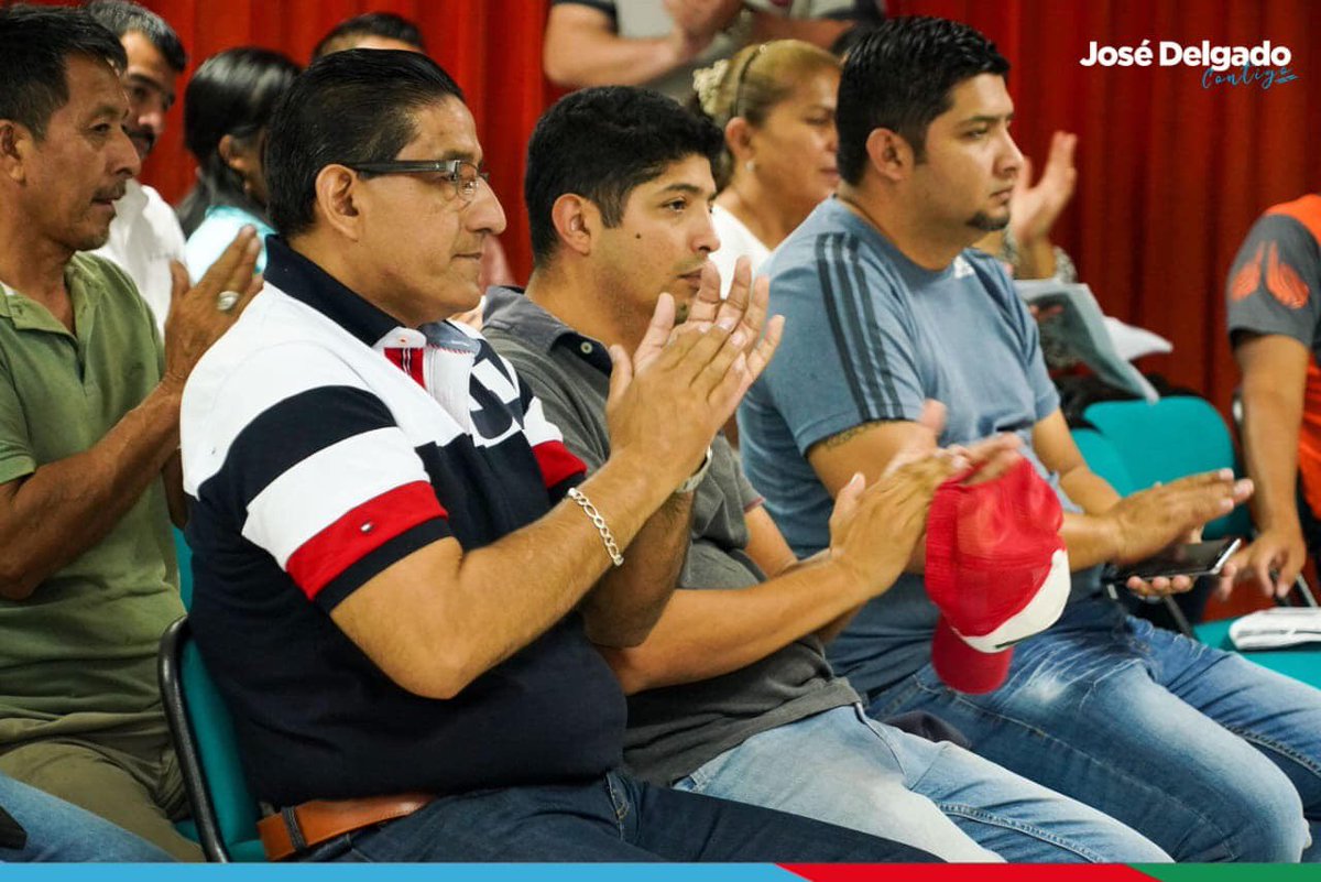 JoseDelgado_72's tweet photo. Nos reunimos con los miembros de la Cooperativa de Taxis Plazoleta Azúa N*4 y compartimos nuestras propuestas con sus socios. Nuestro compromiso es mejorar las condiciones para la movilidad en Manta.

#JoséDelgadoContigo
#ContigoSíPodemos
#MantaContigo https://t.co/7nVZZ7ju7x